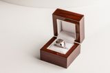 Pánsky prsteň s briliantom v krabičke