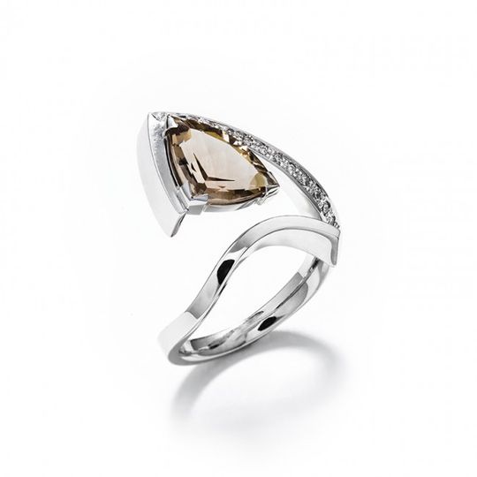 Luxusný dámsky prsteň s prírodným zlatým topásom a briliantami v bielom zlate Au 585/000